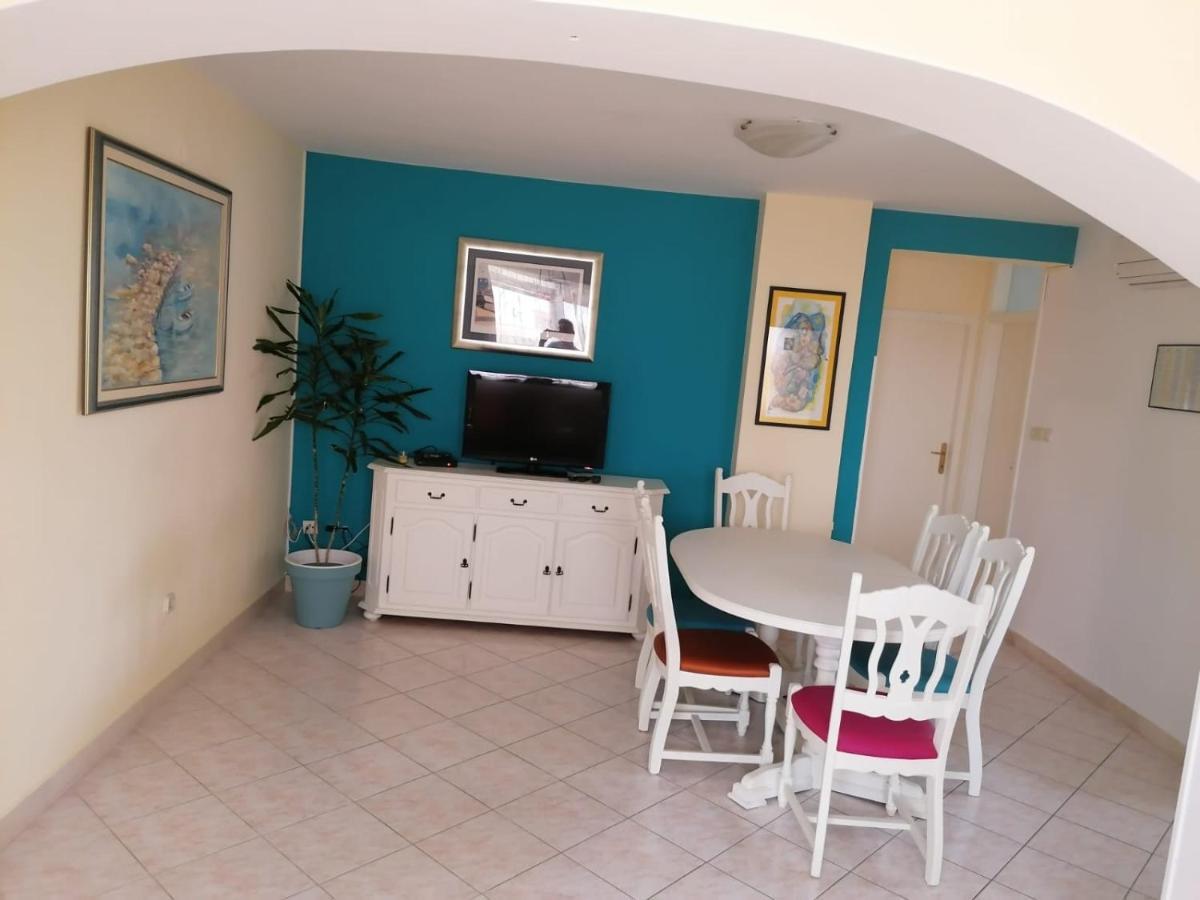 Apartmani Petricevic Supetar Exterior foto