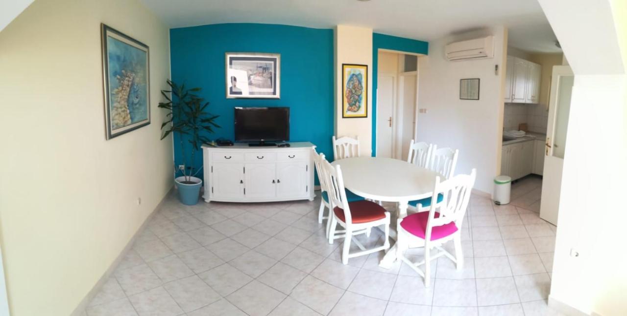 Apartmani Petricevic Supetar Exterior foto