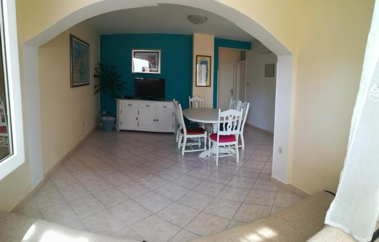Apartmani Petricevic Supetar Exterior foto