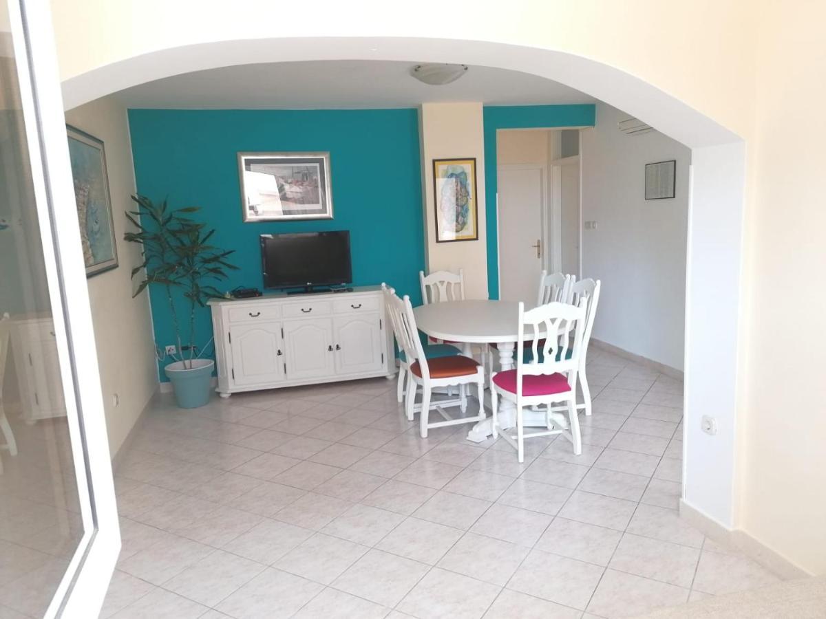 Apartmani Petricevic Supetar Exterior foto