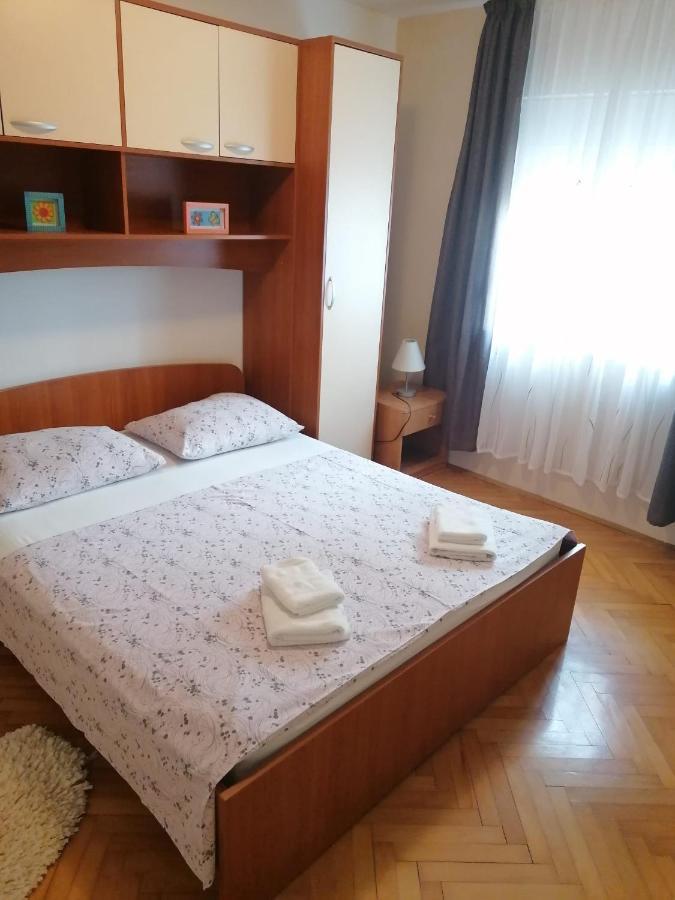 Apartmani Petricevic Supetar Exterior foto