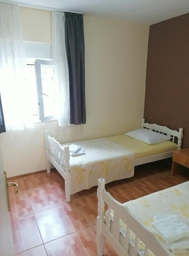 Apartmani Petricevic Supetar Exterior foto