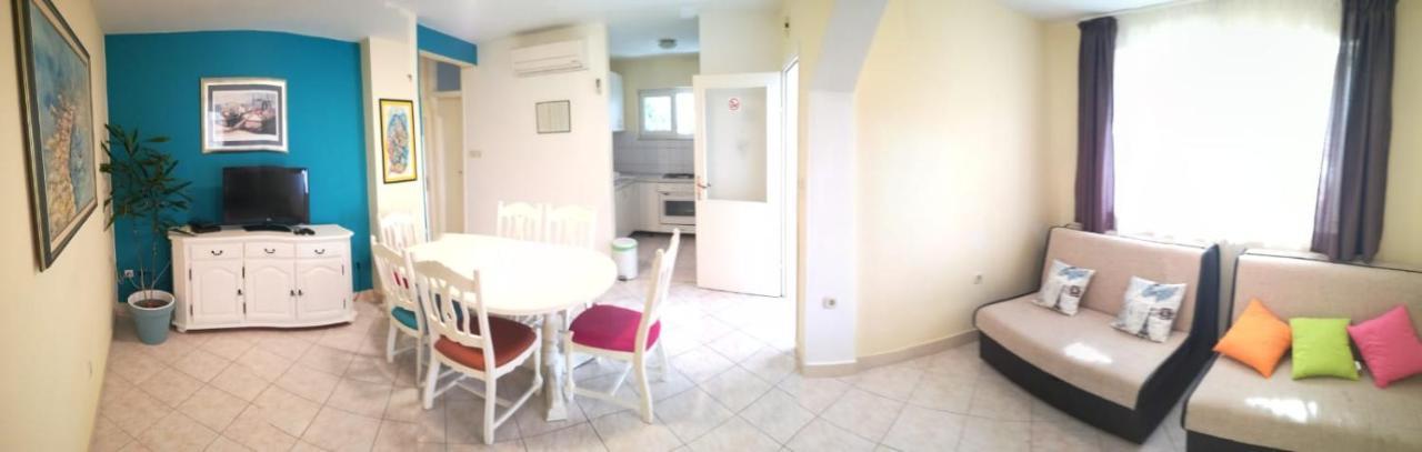 Apartmani Petricevic Supetar Exterior foto