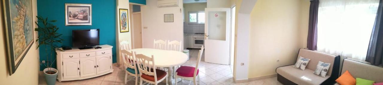 Apartmani Petricevic Supetar Exterior foto