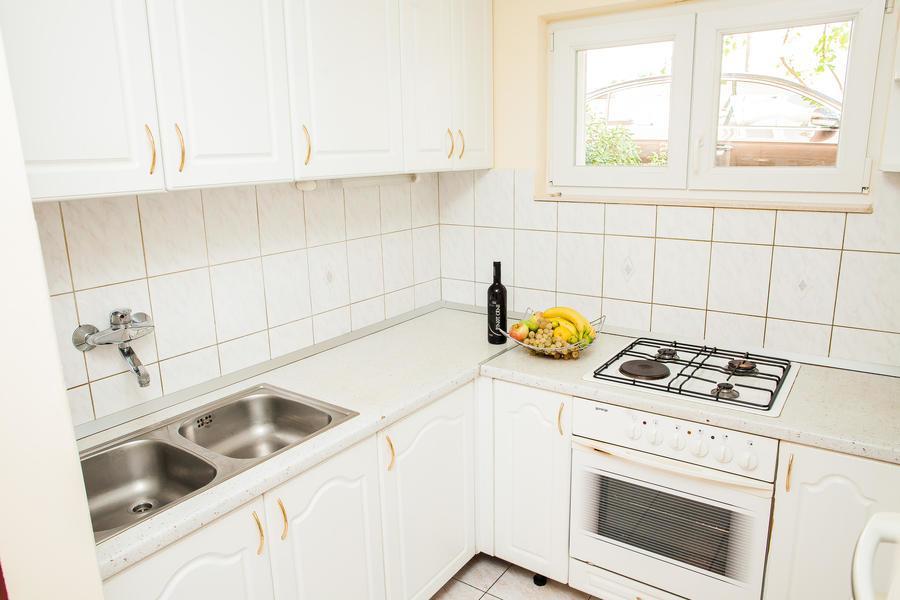 Apartmani Petricevic Supetar Exterior foto