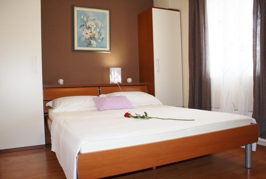 Apartmani Petricevic Supetar Exterior foto