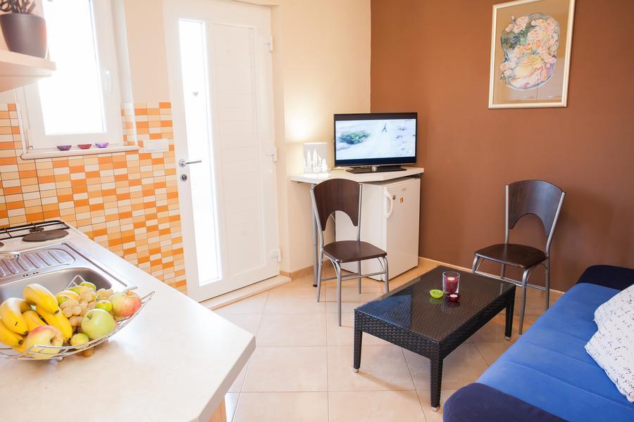 Apartmani Petricevic Supetar Exterior foto