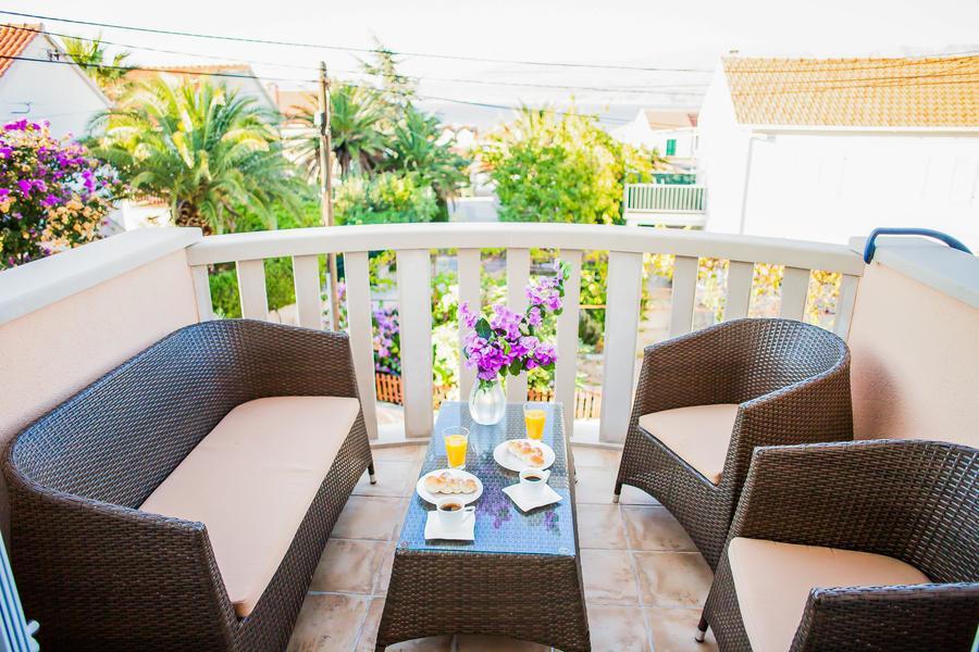 Apartmani Petricevic Supetar Exterior foto