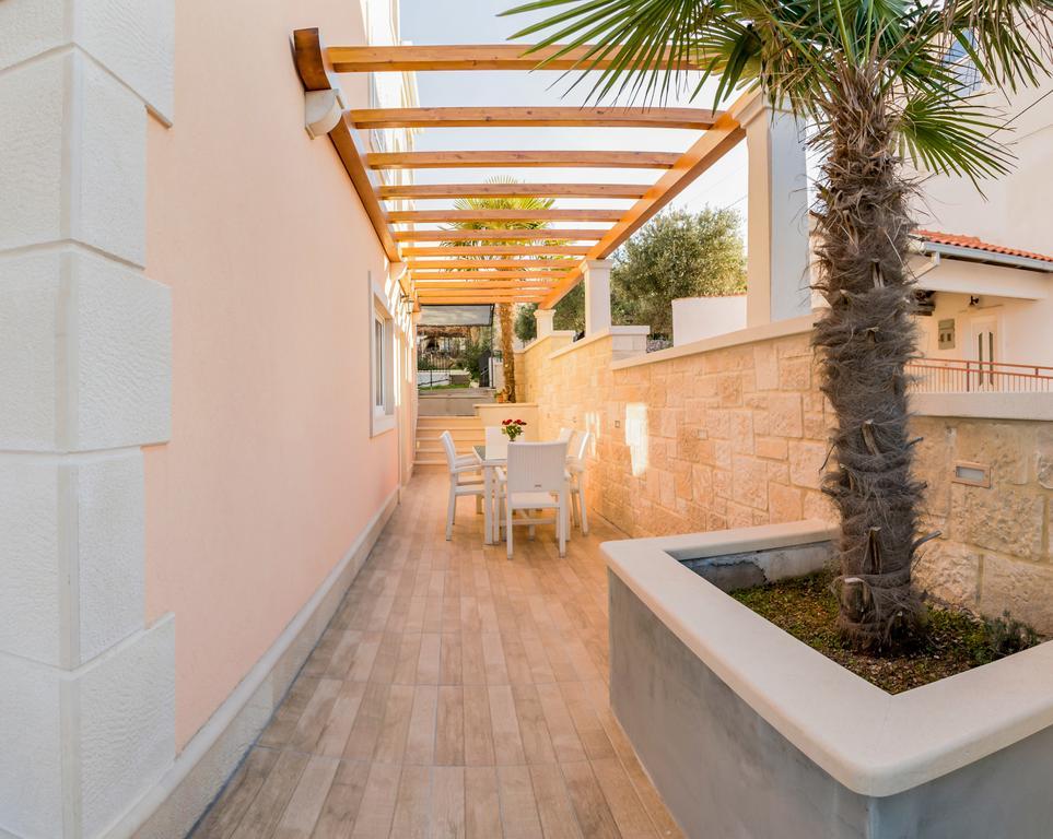 Apartmani Petricevic Supetar Exterior foto