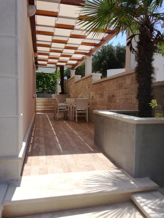 Apartmani Petricevic Supetar Exterior foto