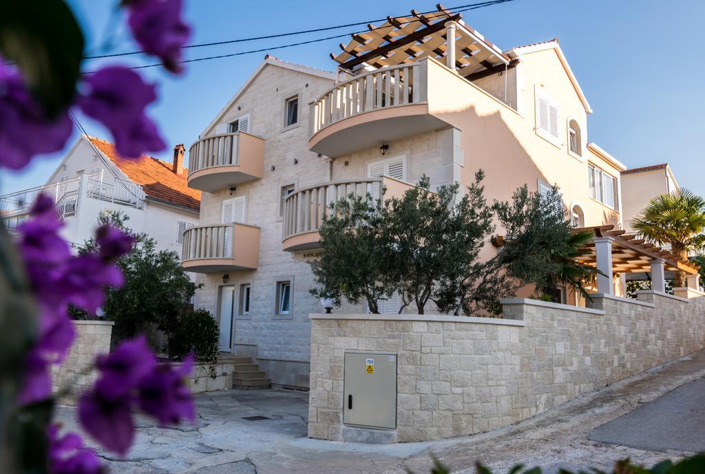 Apartmani Petricevic Supetar Exterior foto