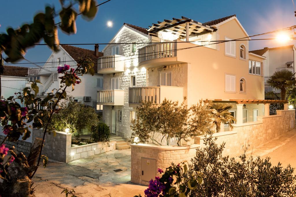 Apartmani Petricevic Supetar Exterior foto