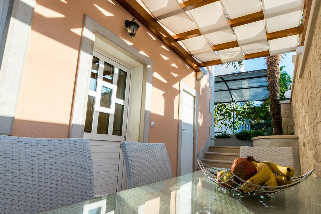 Apartmani Petricevic Supetar Exterior foto
